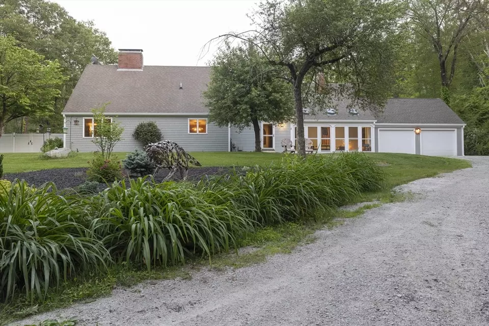 Exterior - 696 Route 197, Woodstock, CT 06281 photo 1 of 10