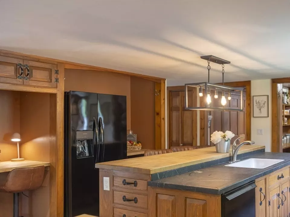 Kitchen - 696 Route 197, Woodstock, CT 06281 photo 2 of 3