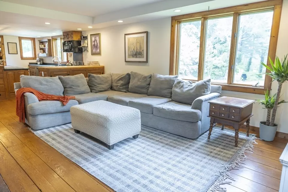 Living - 696 Route 197, Woodstock, CT 06281 photo 1 of 3