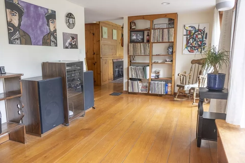 Living - 696 Route 197, Woodstock, CT 06281 photo 3 of 3