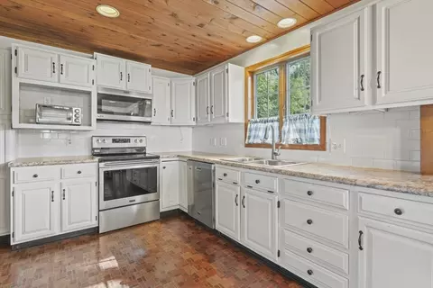 20 Houghton St, Webster, MA 01570 photo 6