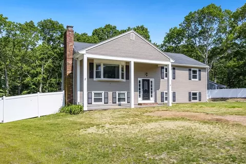 9 Meredith Rd, Forestdale, MA 02644