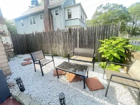 98-100 Fenwick St, Springfield, MA 01109 photo 15