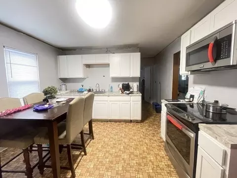 98-100 Fenwick St, Springfield, MA 01109 photo 9