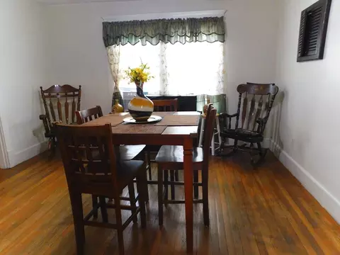 98-100 Fenwick St, Springfield, MA 01109 photo 4