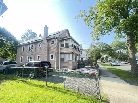 98-100 Fenwick St, Springfield, MA 01109 photo 17