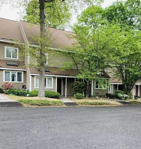66 Pleasant St #9, Oxford, MA 01537
