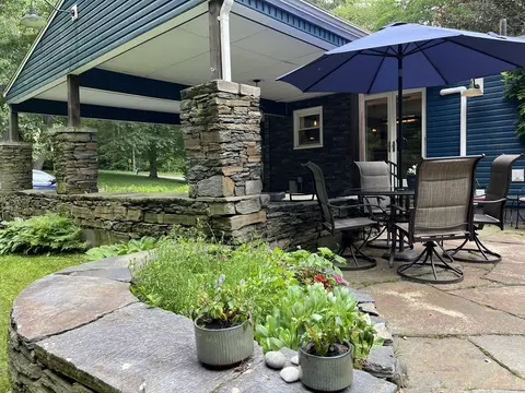 947 Burts Pit Rd, Northampton, MA 01062 photo 6