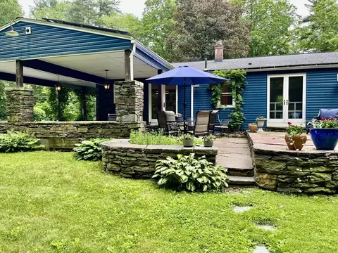 947 Burts Pit Rd, Northampton, MA 01062