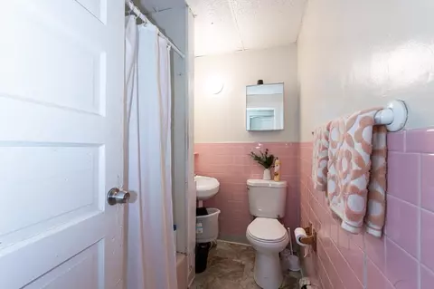 Bath - 8 Everett St, Somerville, MA 02143 photo 4 of 6