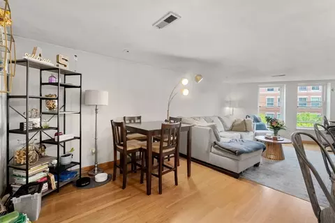 386 Commercial St #4E, Boston, MA 02109