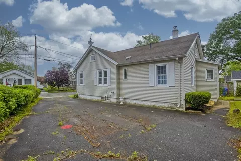 372 El Paso St, Springfield, MA 01104 photo 3