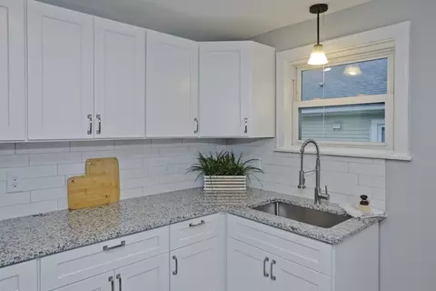 372 El Paso St, Springfield, MA 01104 photo 10