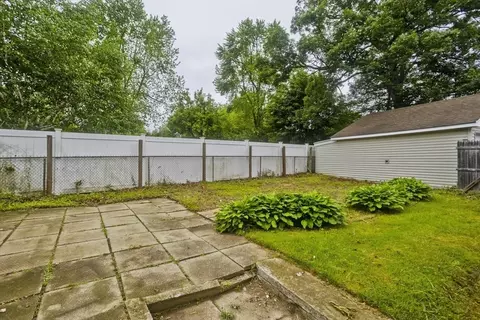 372 El Paso St, Springfield, MA 01104 photo 6
