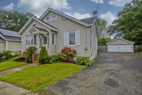372 El Paso St, Springfield, MA 01104 photo 2