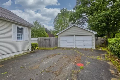 372 El Paso St, Springfield, MA 01104 photo 4