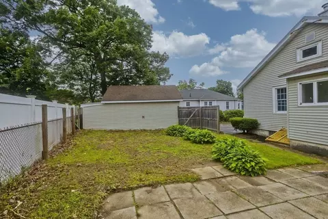 372 El Paso St, Springfield, MA 01104 photo 5