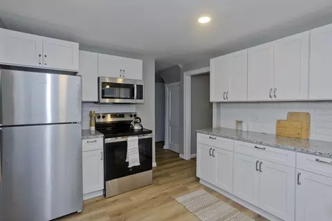 372 El Paso St, Springfield, MA 01104 photo 8
