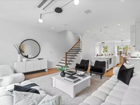 565 E Broadway, Boston, MA 02127 photo 2