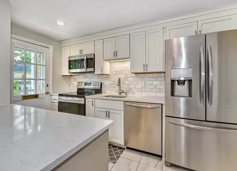 50 Lake St #B, Winchester, MA 01890