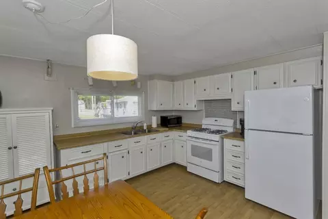 32 Puffin Dr, Chicopee, MA 01020 photo 5