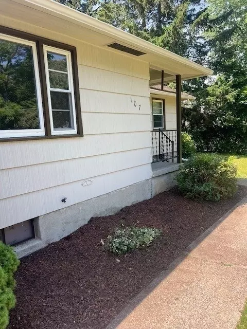 Exterior - 107 Valley Rd, Springfield, MA 01119 photo 3 of 3