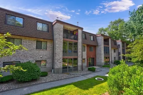 7 Greenbriar Dr #205, North Reading, MA 01864