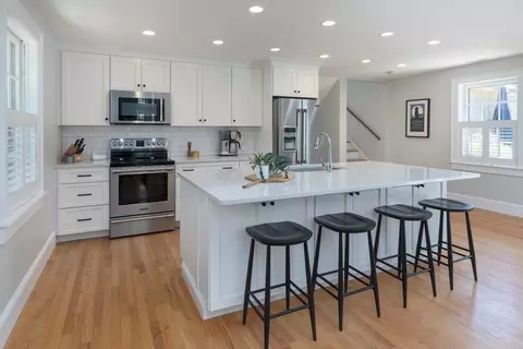 Kitchen - 28 Marthas Rd, Edgartown, MA 02539 photo 2 of 2