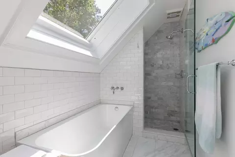 Bath - 28 Marthas Rd, Edgartown, MA 02539 photo 3 of 5