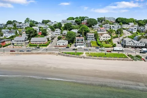 374 Humphrey St #4, Swampscott, MA 01907