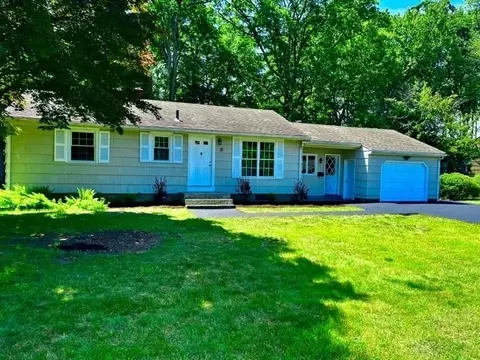 18 Hollywood St, South Hadley, MA 01075