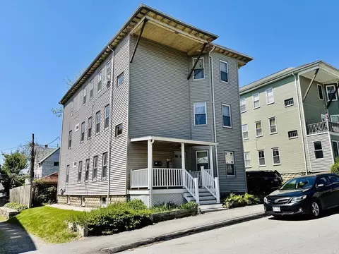 32 Ames St, Worcester, MA 01604
