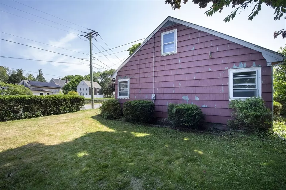 Exterior - 49 Farmfield St, Fairhaven, MA 02719 photo 3 of 5