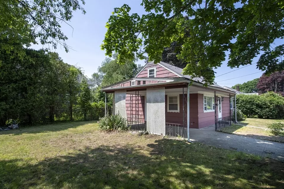 Exterior - 49 Farmfield St, Fairhaven, MA 02719 photo 2 of 5