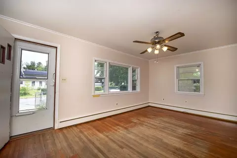 Living - 49 Farmfield St, Fairhaven, MA 02719 photo 1 of 2