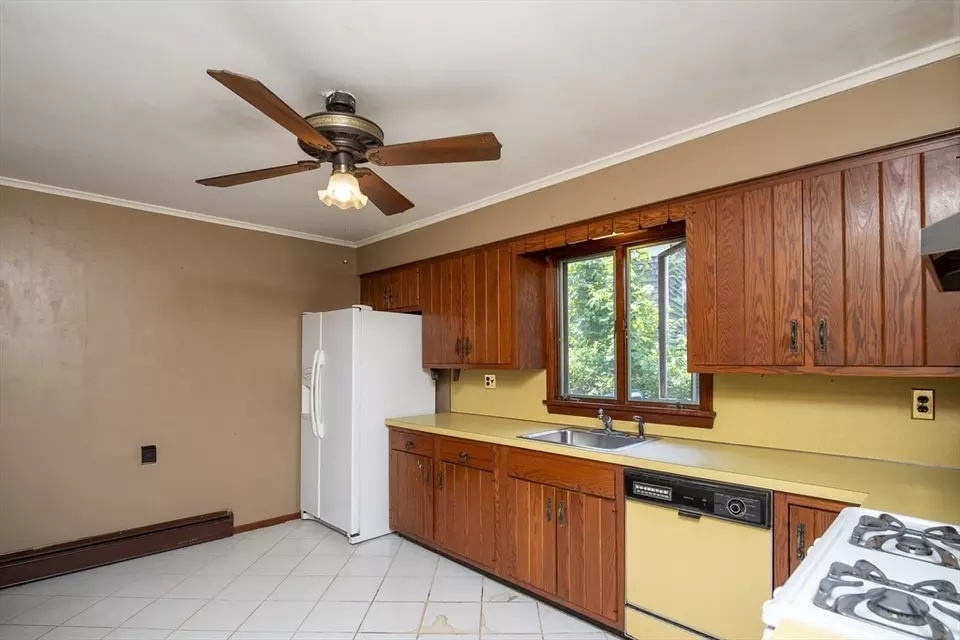 Kitchen - 49 Farmfield St, Fairhaven, MA 02719 photo 2 of 3