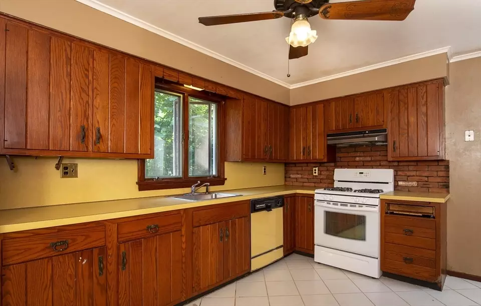 Kitchen - 49 Farmfield St, Fairhaven, MA 02719 photo 3 of 3