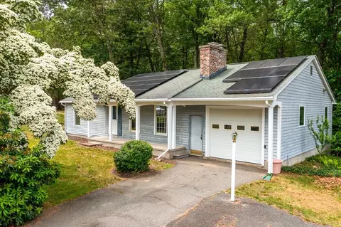 29 Picard Cir, Easthampton, MA 01027