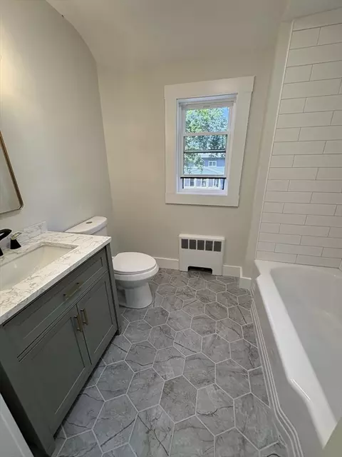 Bath - 5 Winthrop Ave, Marblehead, MA 01945 photo 3 of 3