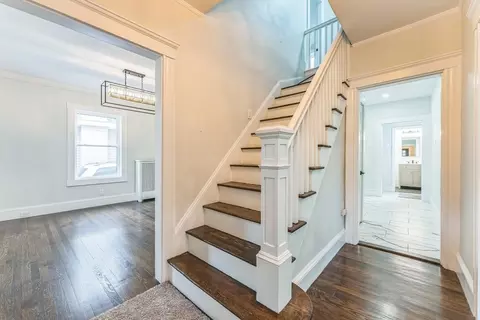 Entry Way - 5 Winthrop Ave, Marblehead, MA 01945 photo 2 of 4