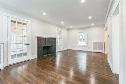 Living - 5 Winthrop Ave, Marblehead, MA 01945 photo 1 of 5