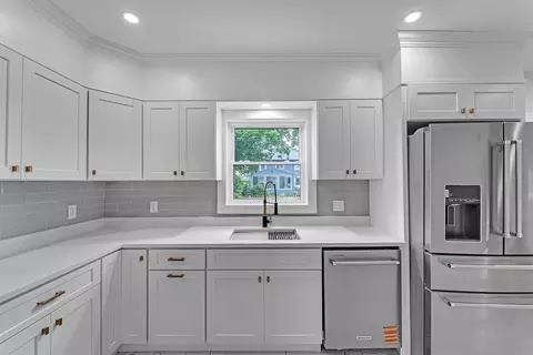 Kitchen - 5 Winthrop Ave, Marblehead, MA 01945 photo 3 of 4