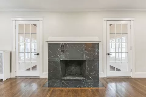 Living - 5 Winthrop Ave, Marblehead, MA 01945 photo 2 of 5