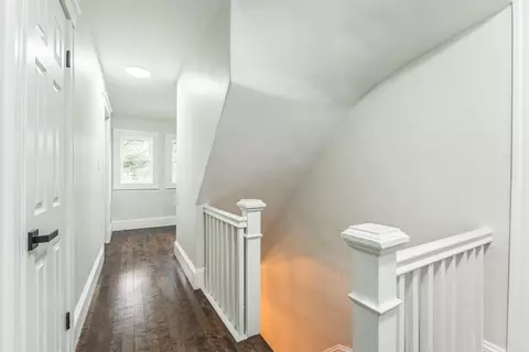 Entry Way - 5 Winthrop Ave, Marblehead, MA 01945 photo 4 of 4
