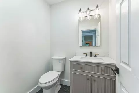 Bath - 5 Winthrop Ave, Marblehead, MA 01945 photo 1 of 3