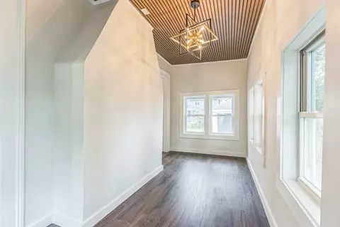 Entry Way - 5 Winthrop Ave, Marblehead, MA 01945 photo 3 of 4