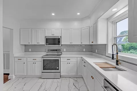 Kitchen - 5 Winthrop Ave, Marblehead, MA 01945 photo 1 of 4