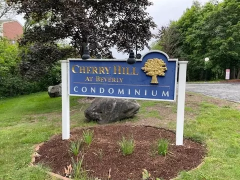 4 Duck Pond Rd #219, Beverly, MA 01915