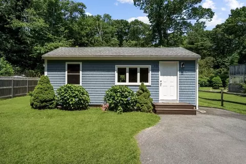 12 Day St, Fairhaven, MA 02719