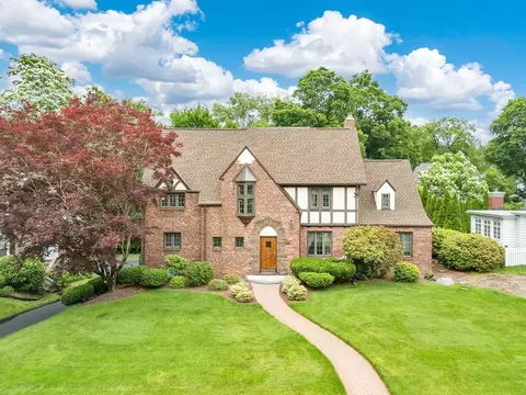 44 Meadowbrook Rd, Longmeadow, MA 01106